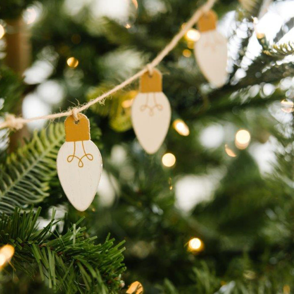 Feeling Frosty Wooden Christmas Light Garland